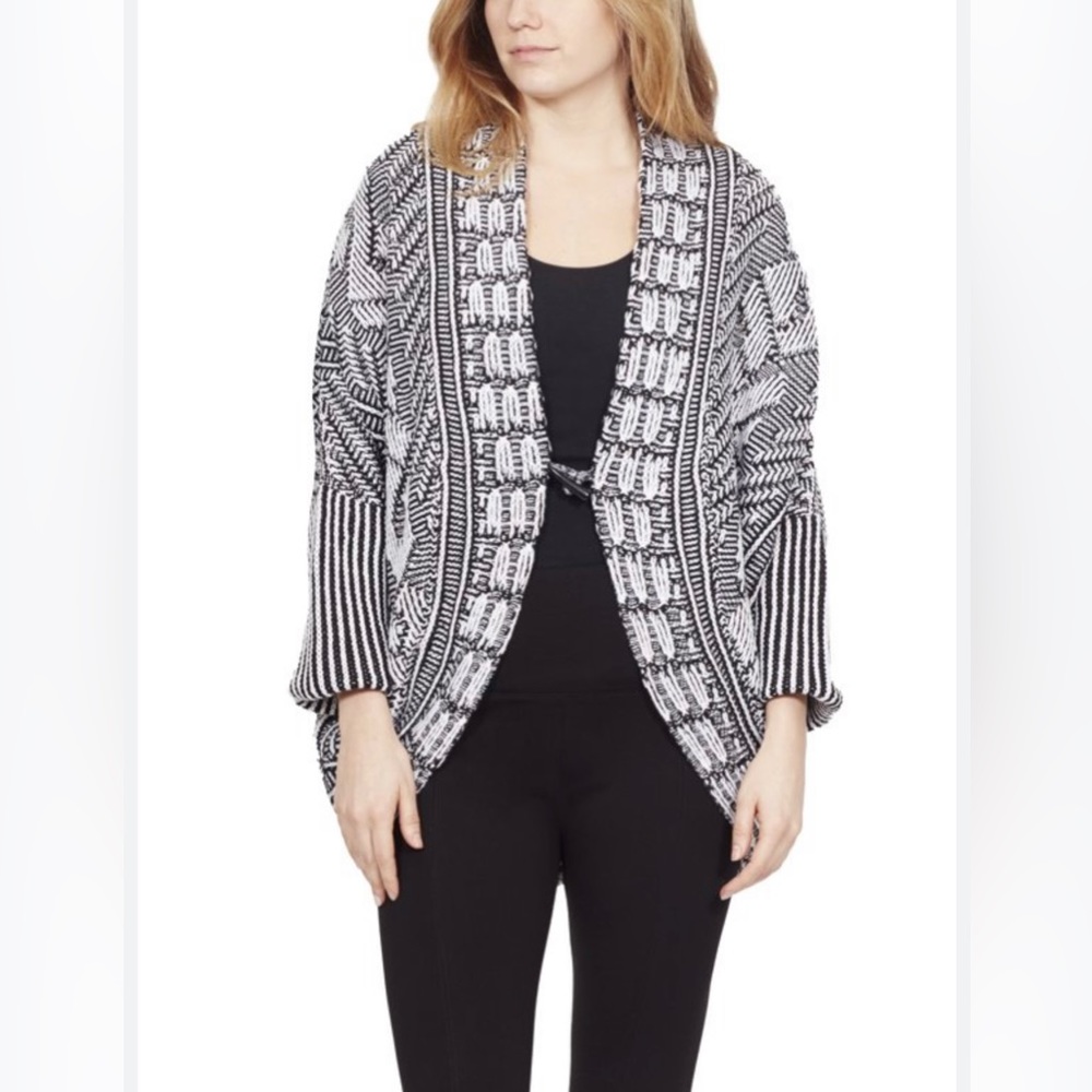 Larry Levine Chunky Cable Knit Cardigan in Black Size L.